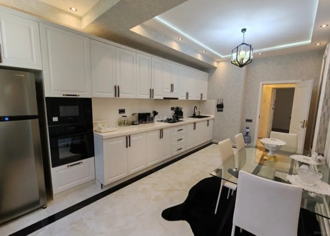 Satılır 3 otaqlı mənzil 140 m²