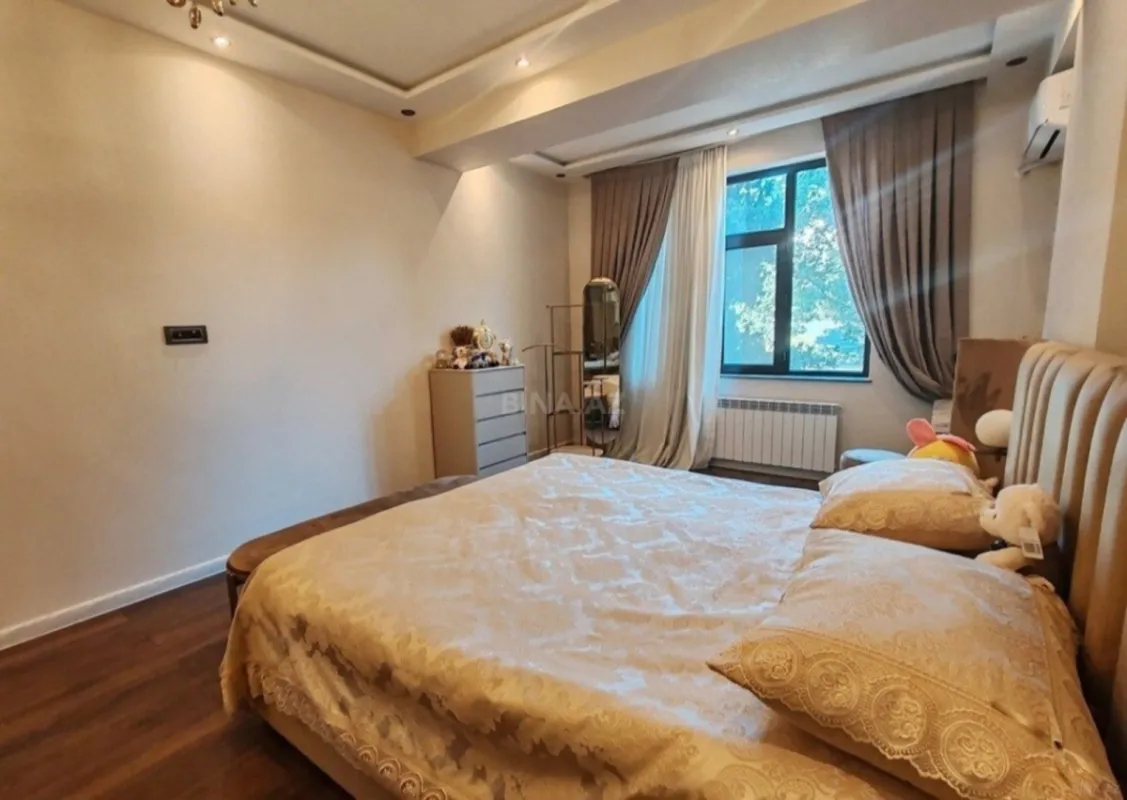 Satılır 3 otaqlı mənzil 140 m²