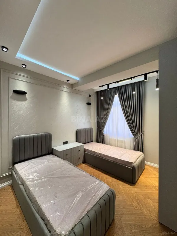 Satılır 4 otaqlı mənzil 134 m²