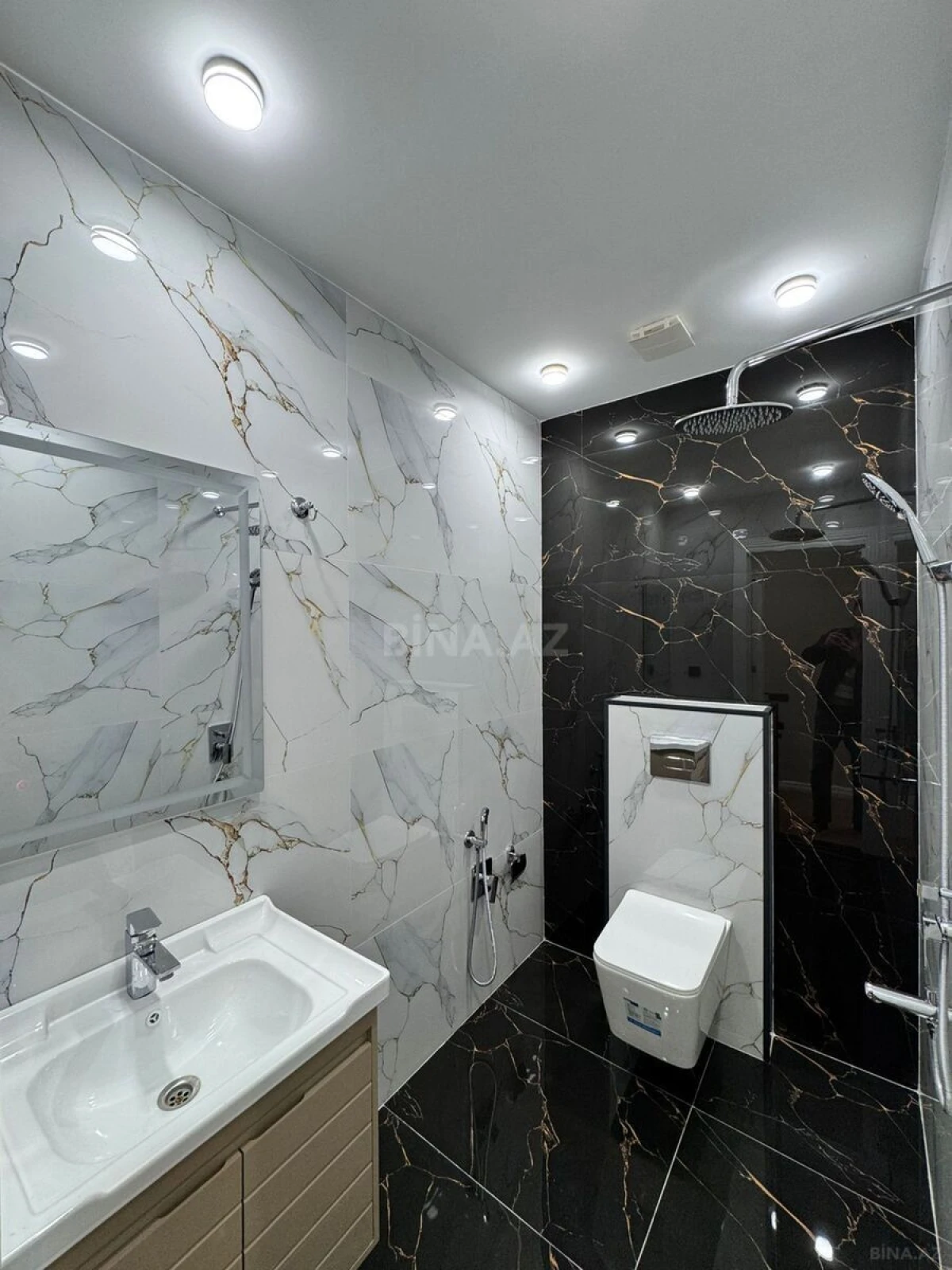 Satılır 4 otaqlı mənzil 134 m²