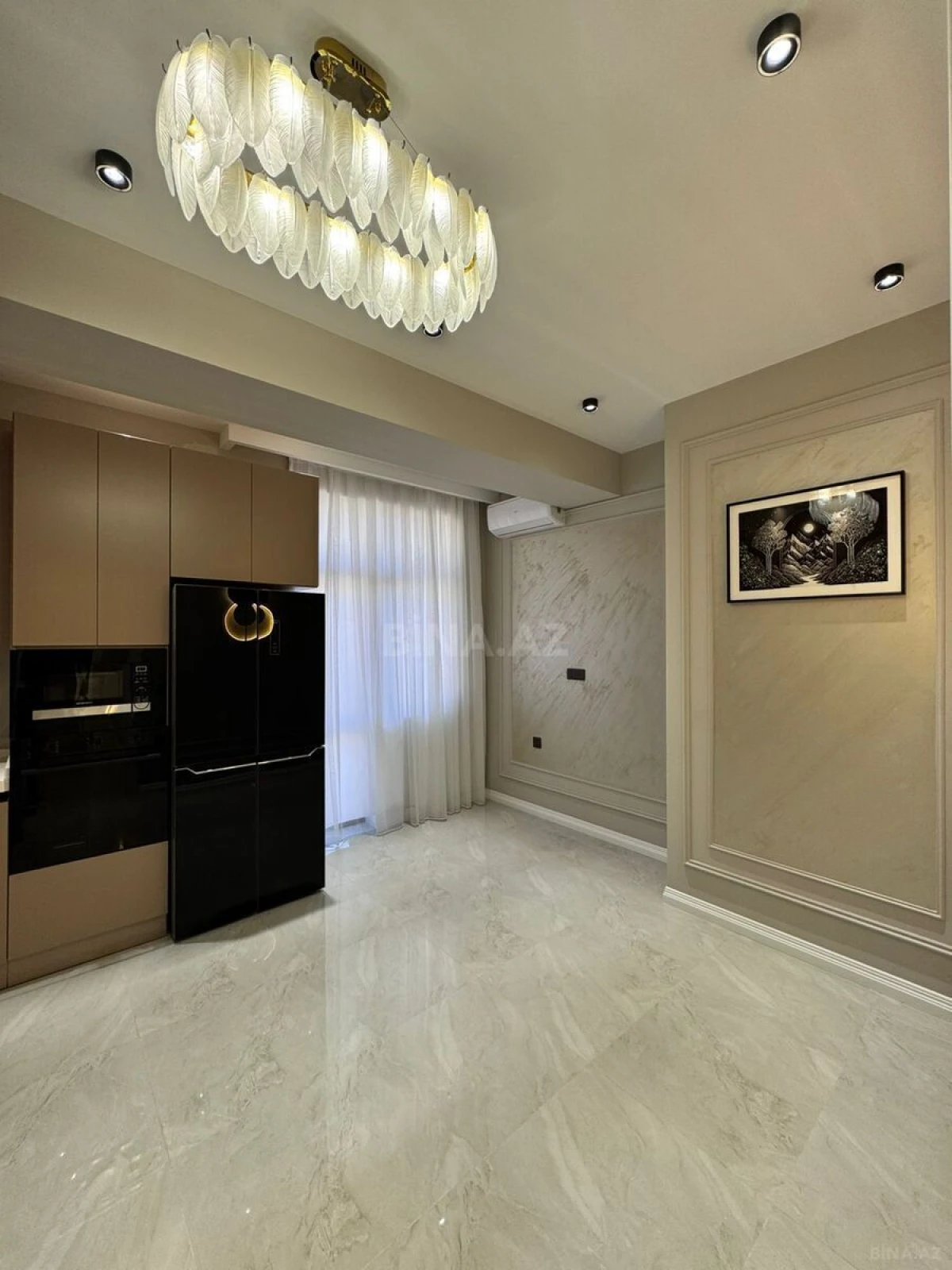 Satılır 4 otaqlı mənzil 134 m²