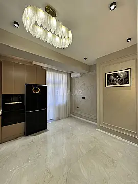 Satılır 4 otaqlı mənzil 134 m²
