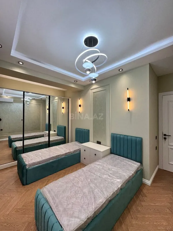 Satılır 4 otaqlı mənzil 134 m²