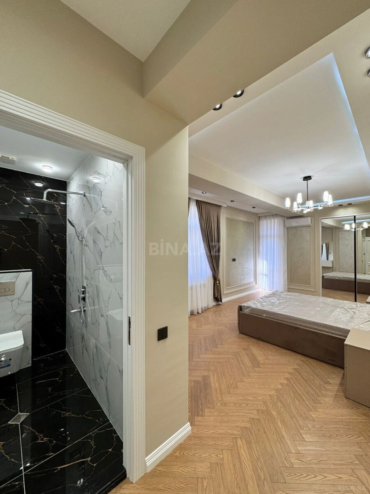 Satılır 4 otaqlı mənzil 134 m²