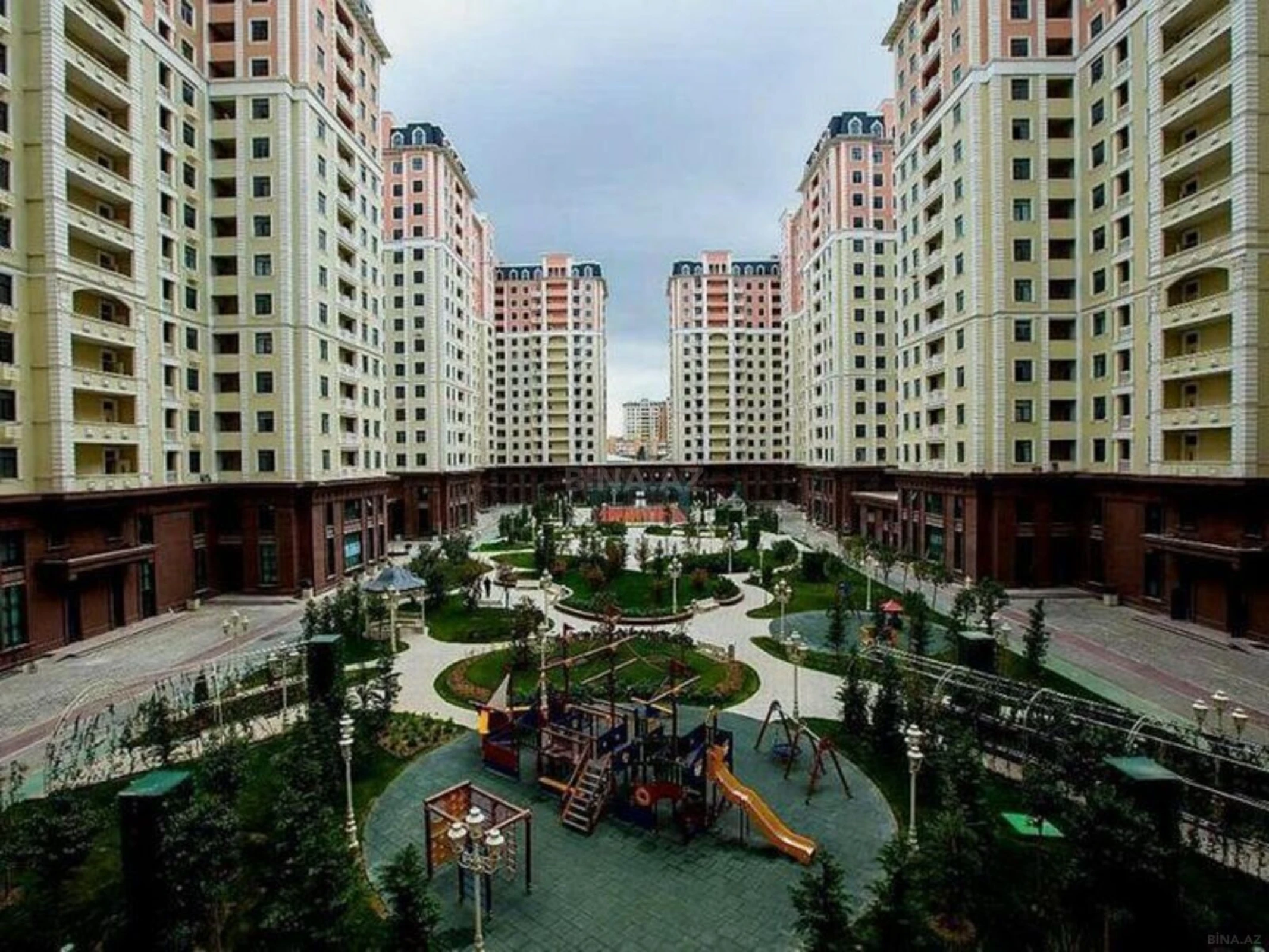 Satılır 4 otaqlı mənzil 187.5 m²