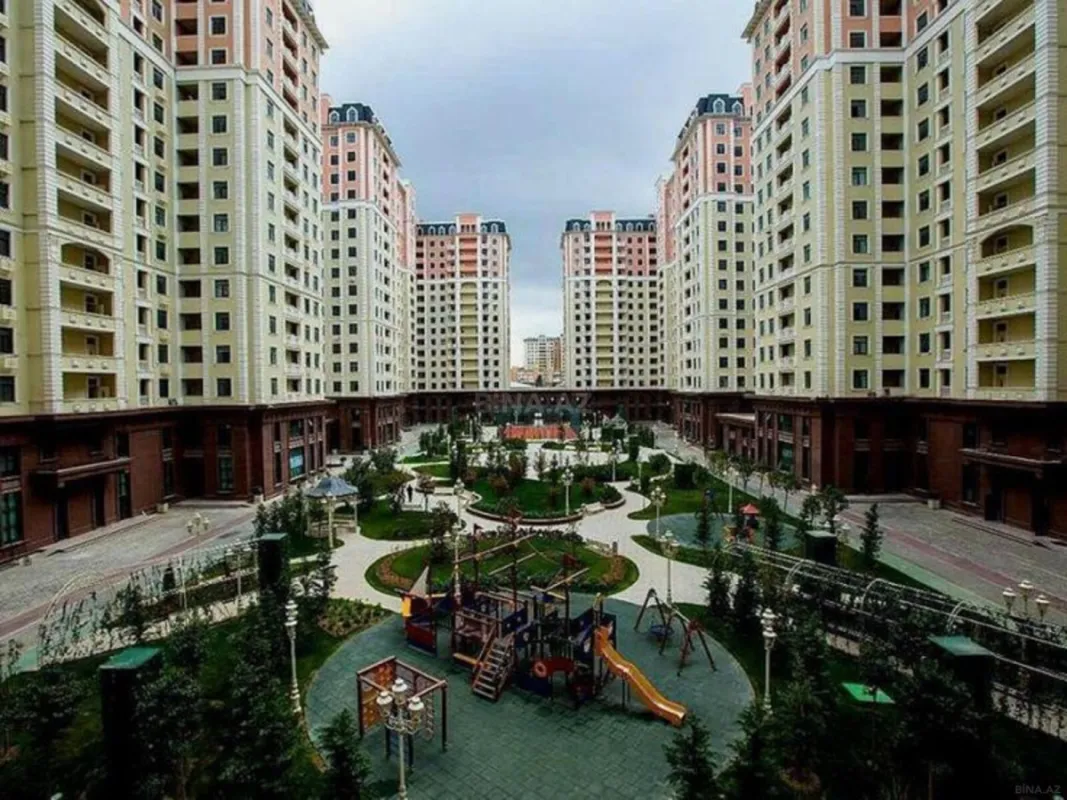 Satılır 4 otaqlı mənzil 187.5 m²