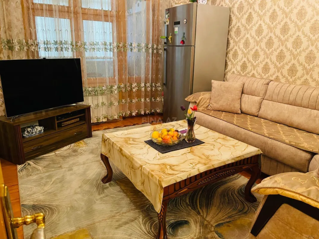 Satılır 5 otaqlı mənzil 120 m²