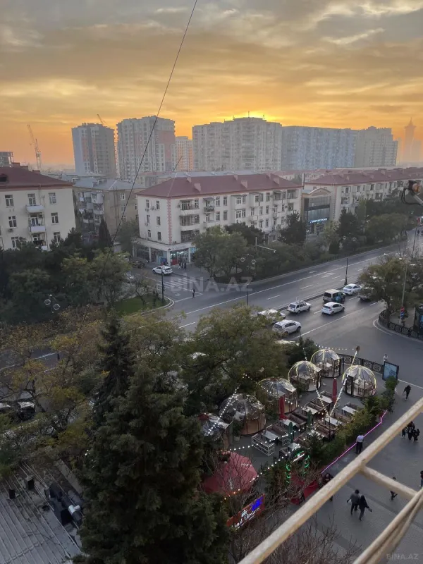 Satılır 5 otaqlı mənzil 120 m²