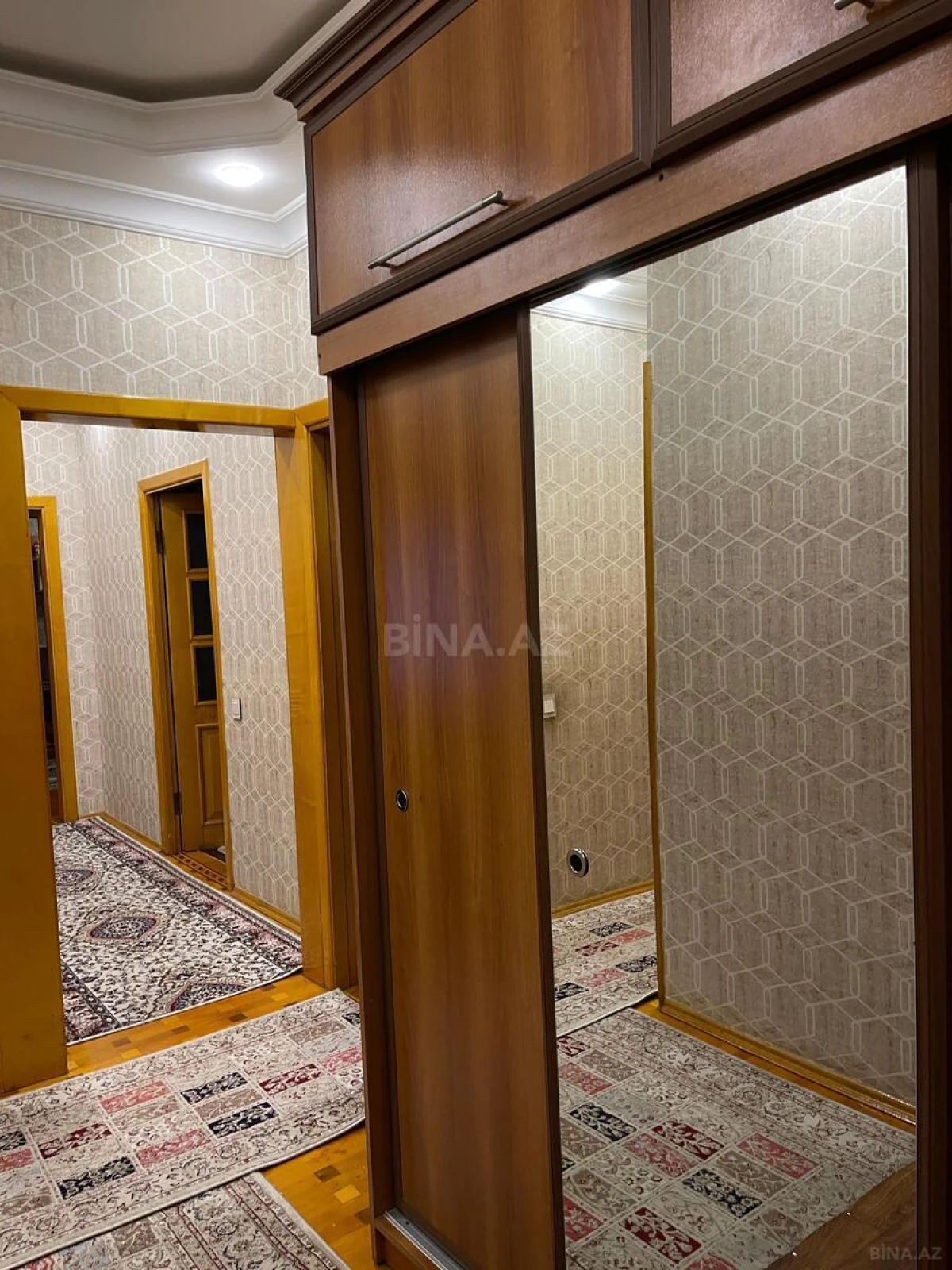 Satılır 5 otaqlı mənzil 120 m²