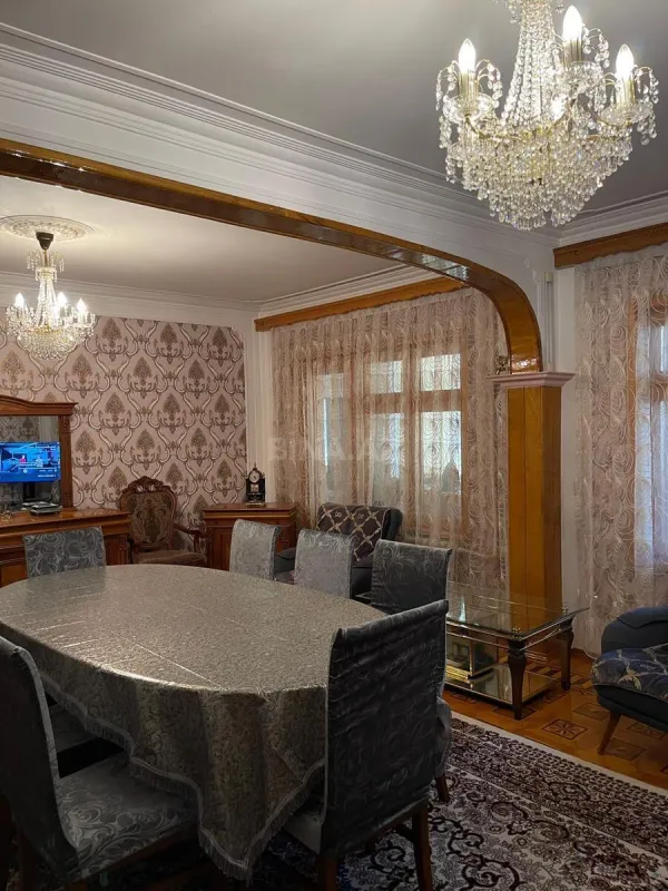 Satılır 5 otaqlı mənzil 120 m²