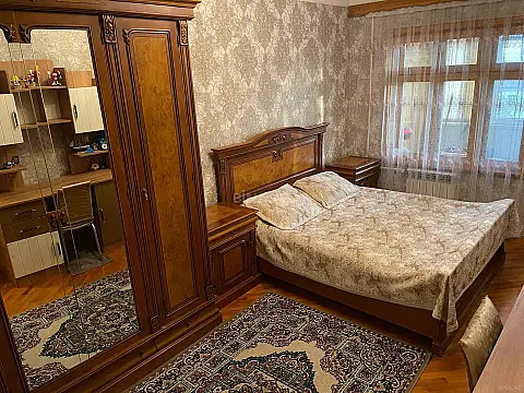 Satılır 5 otaqlı mənzil 120 m²