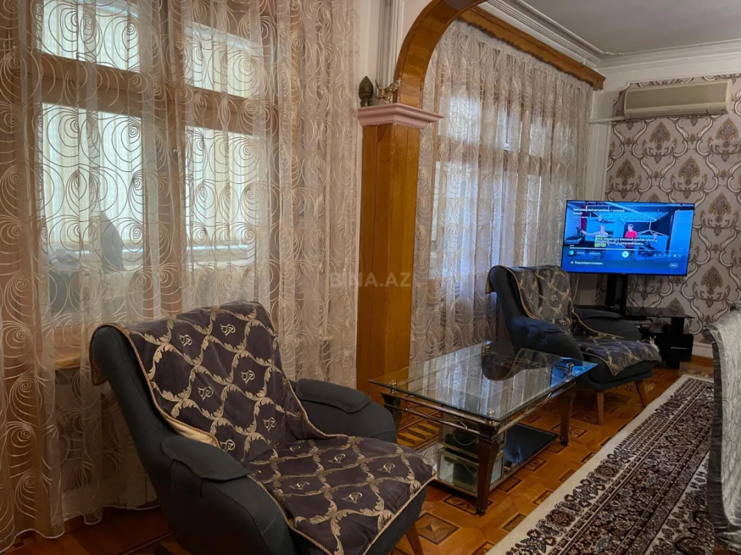 Satılır 5 otaqlı mənzil 120 m²