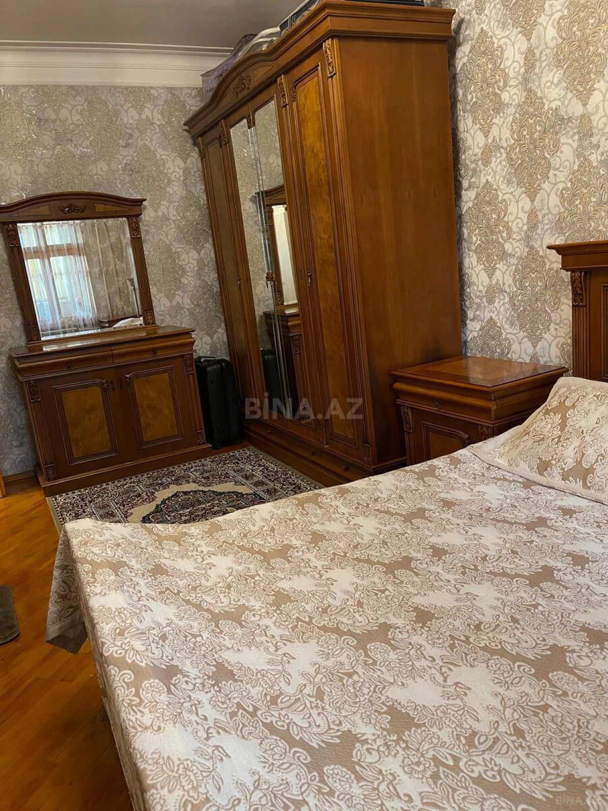 Satılır 5 otaqlı mənzil 120 m²