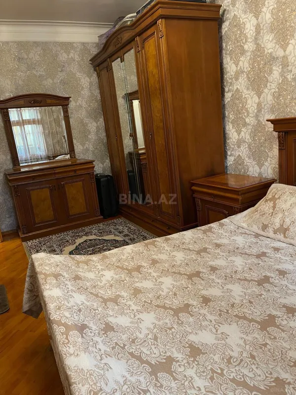 Satılır 5 otaqlı mənzil 120 m²