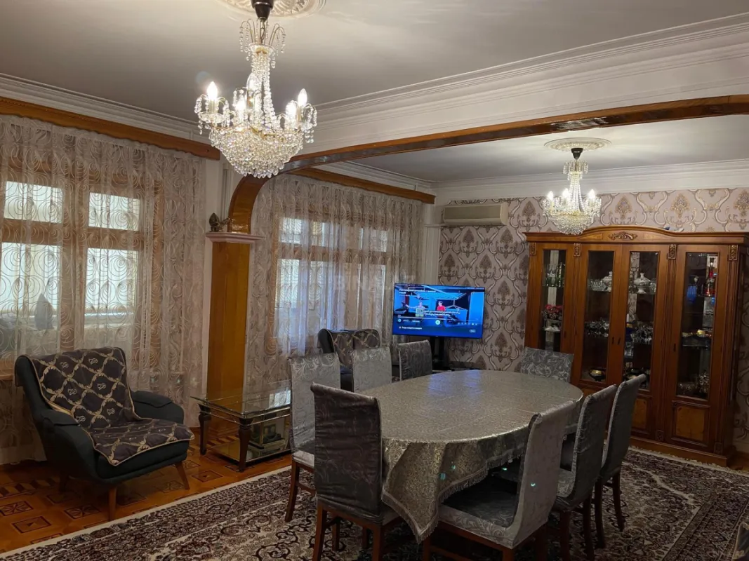 Satılır 5 otaqlı mənzil 120 m²