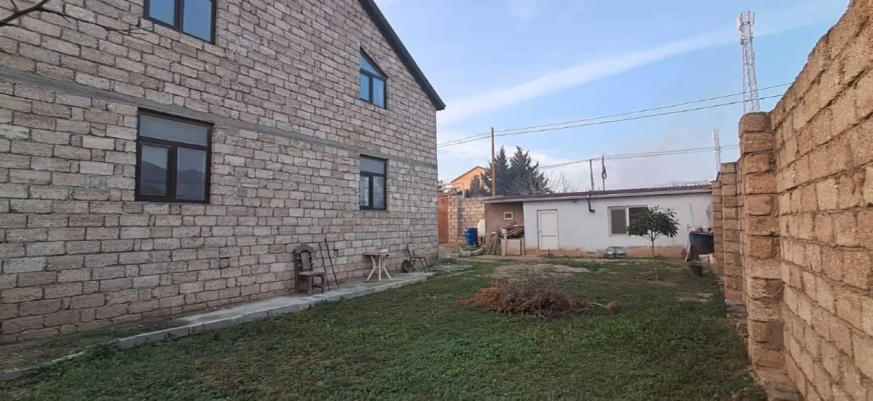 Satılır 4 otaqlı həyət evi 180 m²