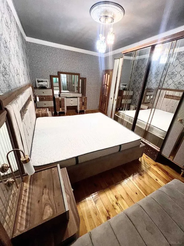 Satılır 4 otaqlı mənzil 110 m²