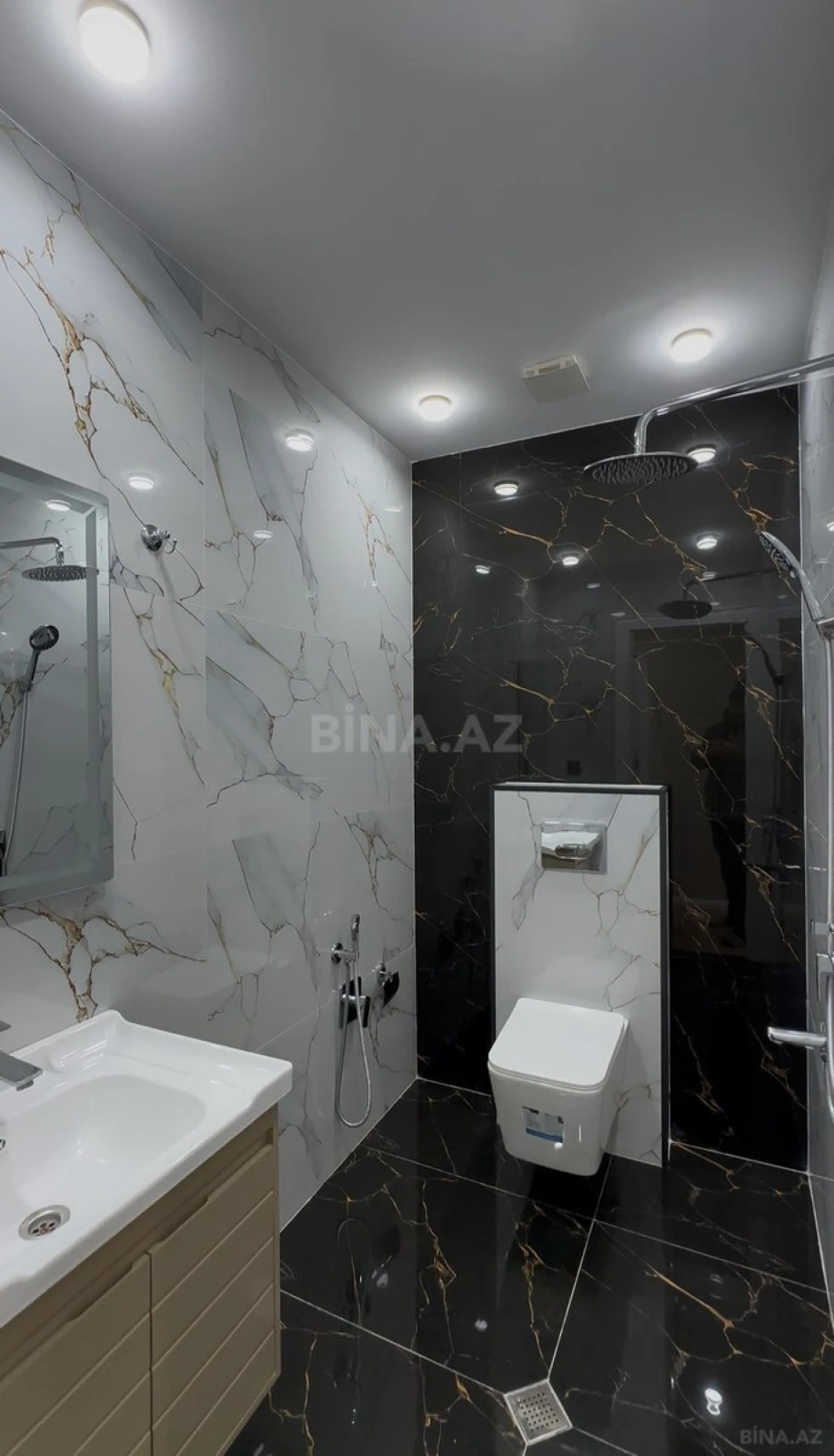Satılır 4 otaqlı mənzil 140 m²