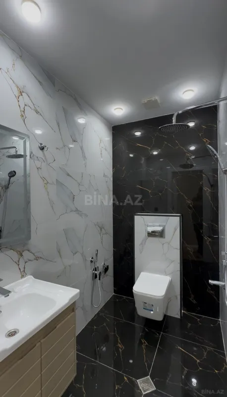 Satılır 4 otaqlı mənzil 140 m²