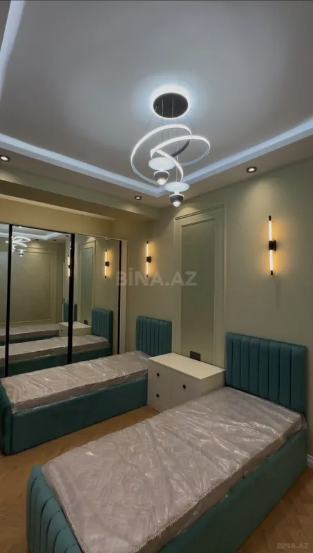 Satılır 4 otaqlı mənzil 140 m²