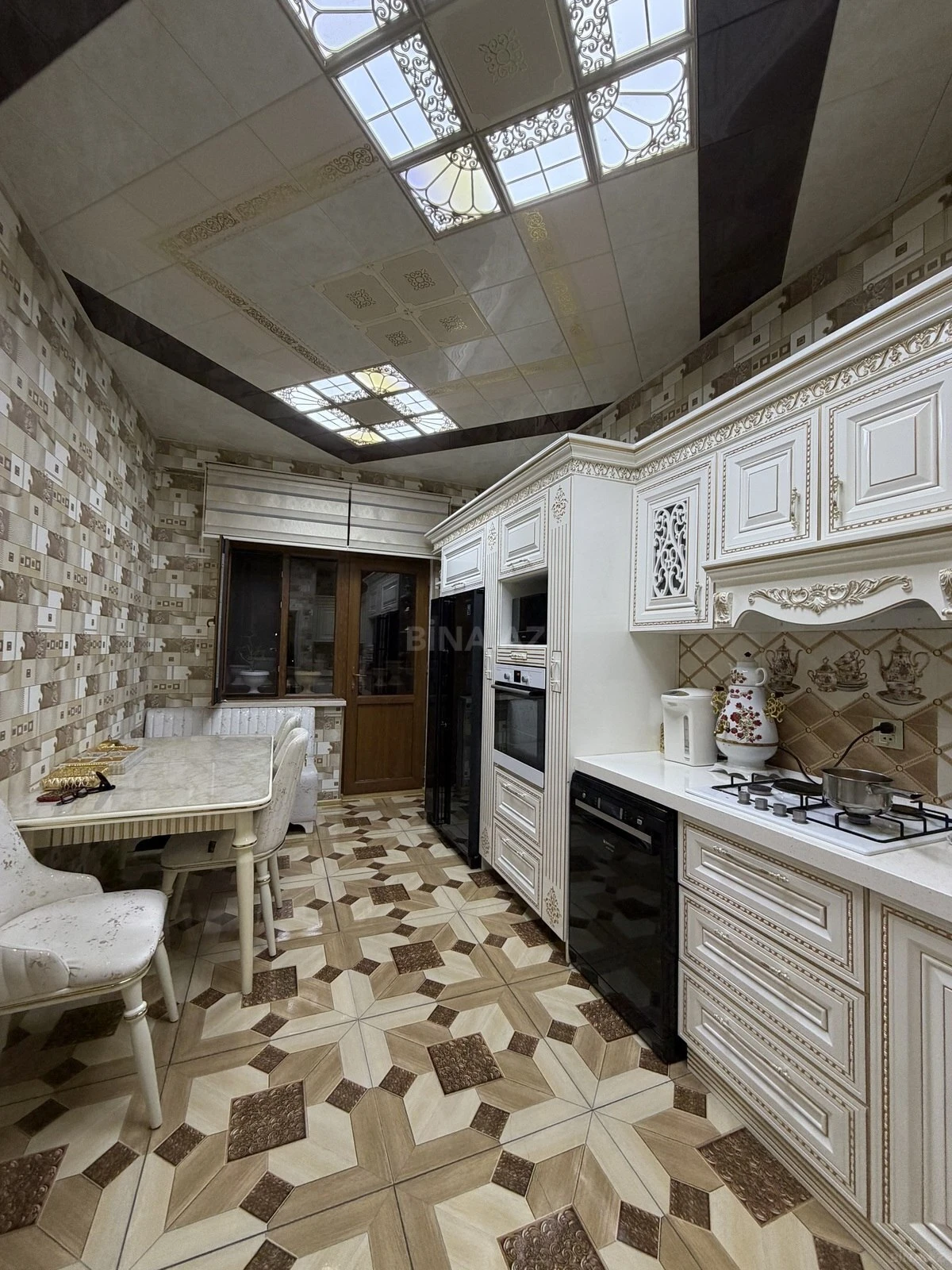 Satılır 3 otaqlı mənzil 126 m²