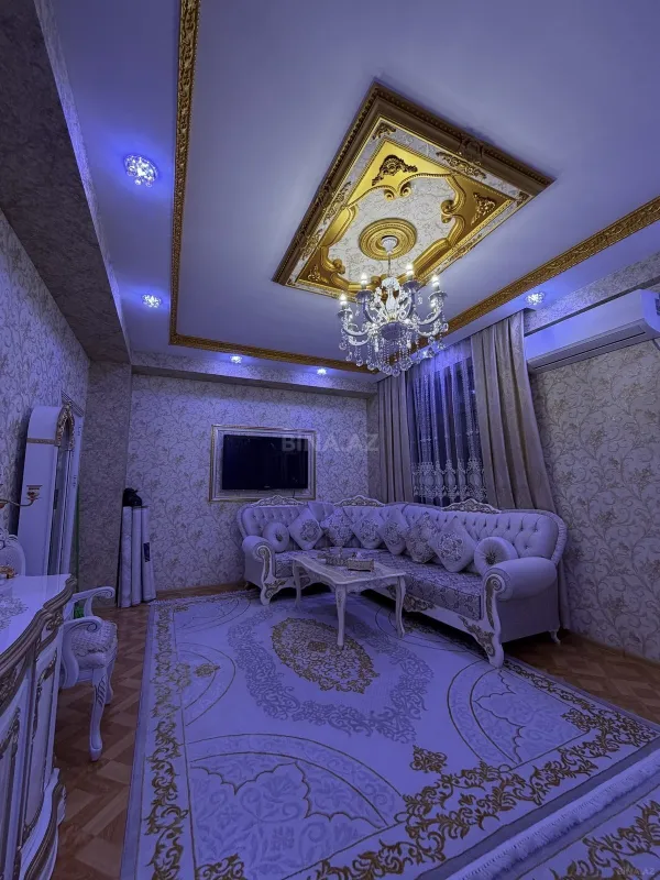 Satılır 3 otaqlı mənzil 126 m²