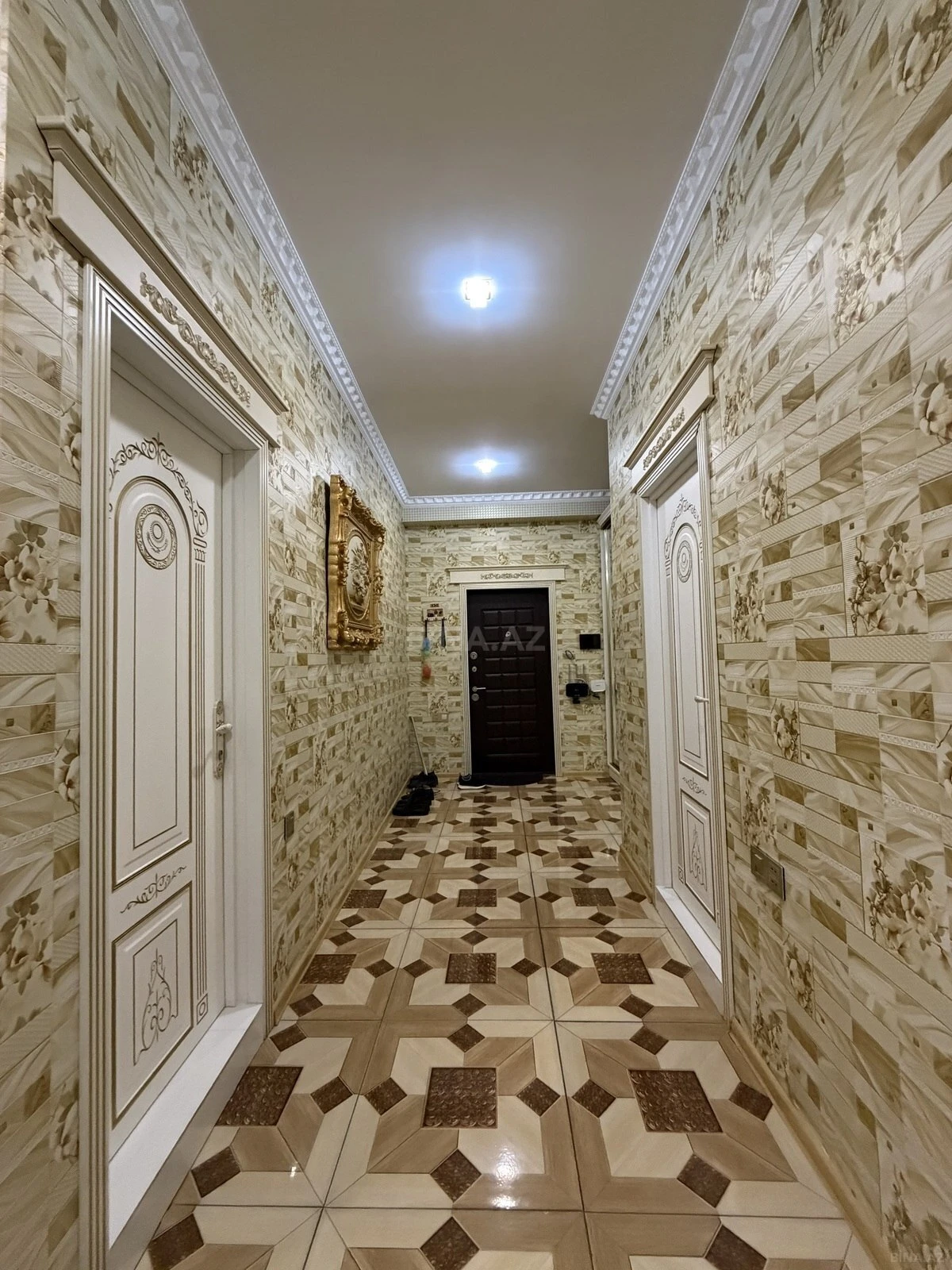 Satılır 3 otaqlı mənzil 126 m²