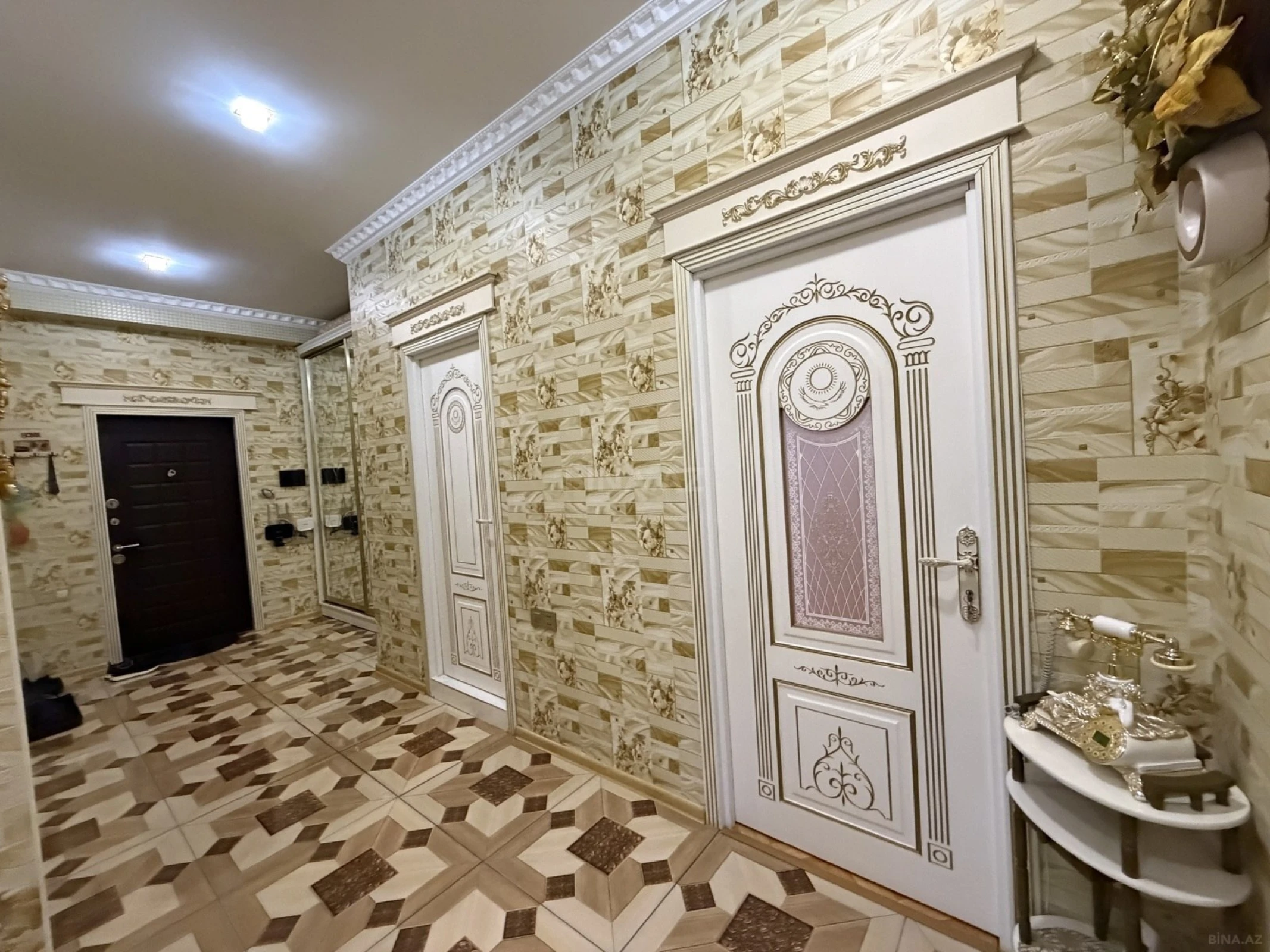 Satılır 3 otaqlı mənzil 126 m²