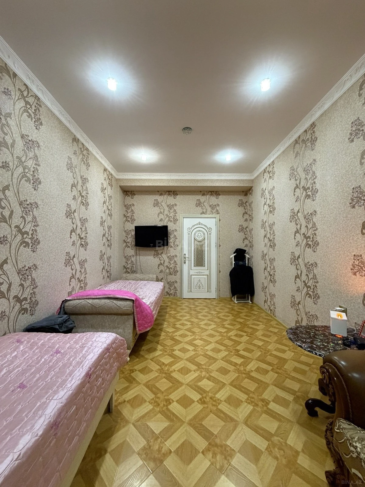 Satılır 3 otaqlı mənzil 126 m²