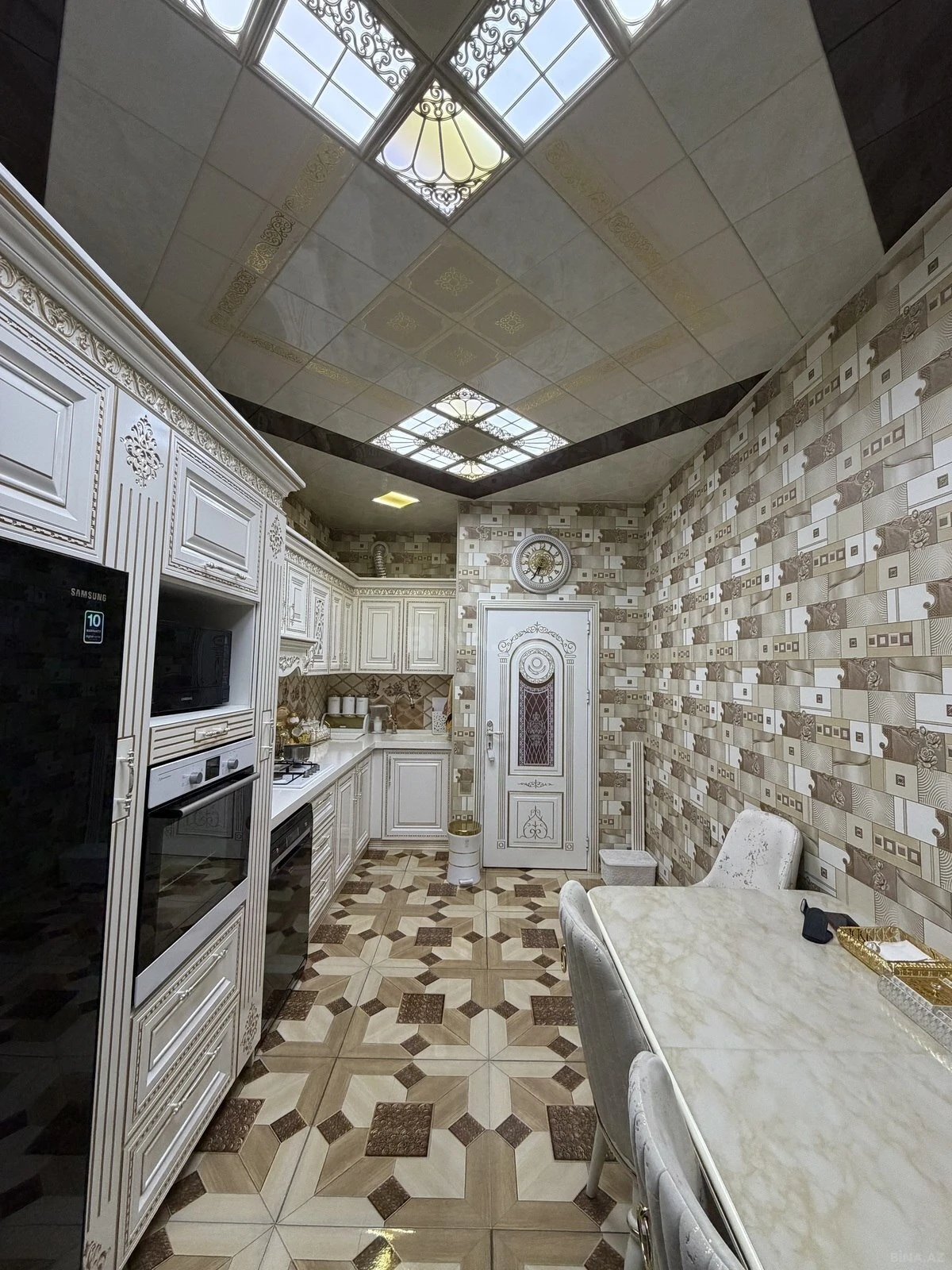 Satılır 3 otaqlı mənzil 126 m²