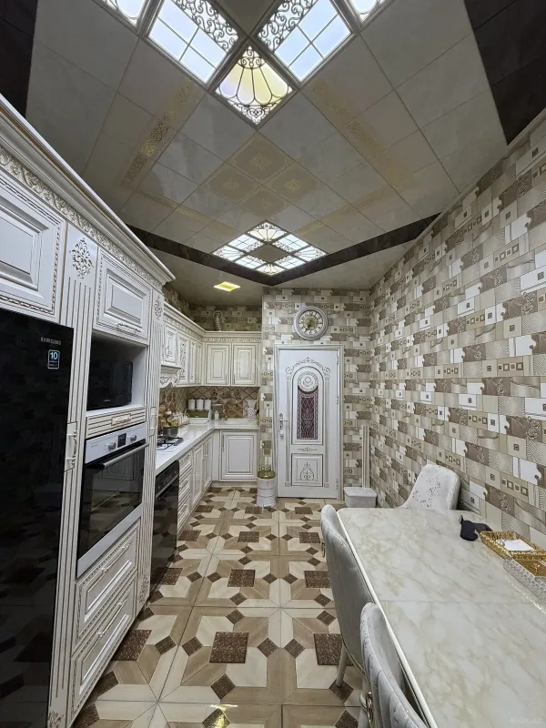 Satılır 3 otaqlı mənzil 126 m²