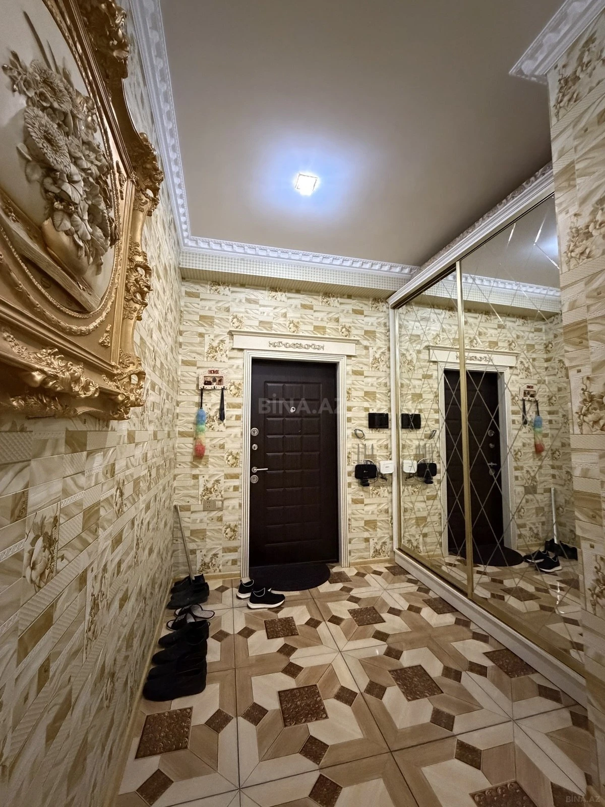 Satılır 3 otaqlı mənzil 126 m²