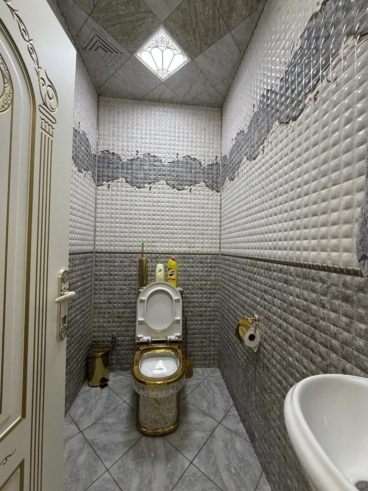 Satılır 3 otaqlı mənzil 126 m²