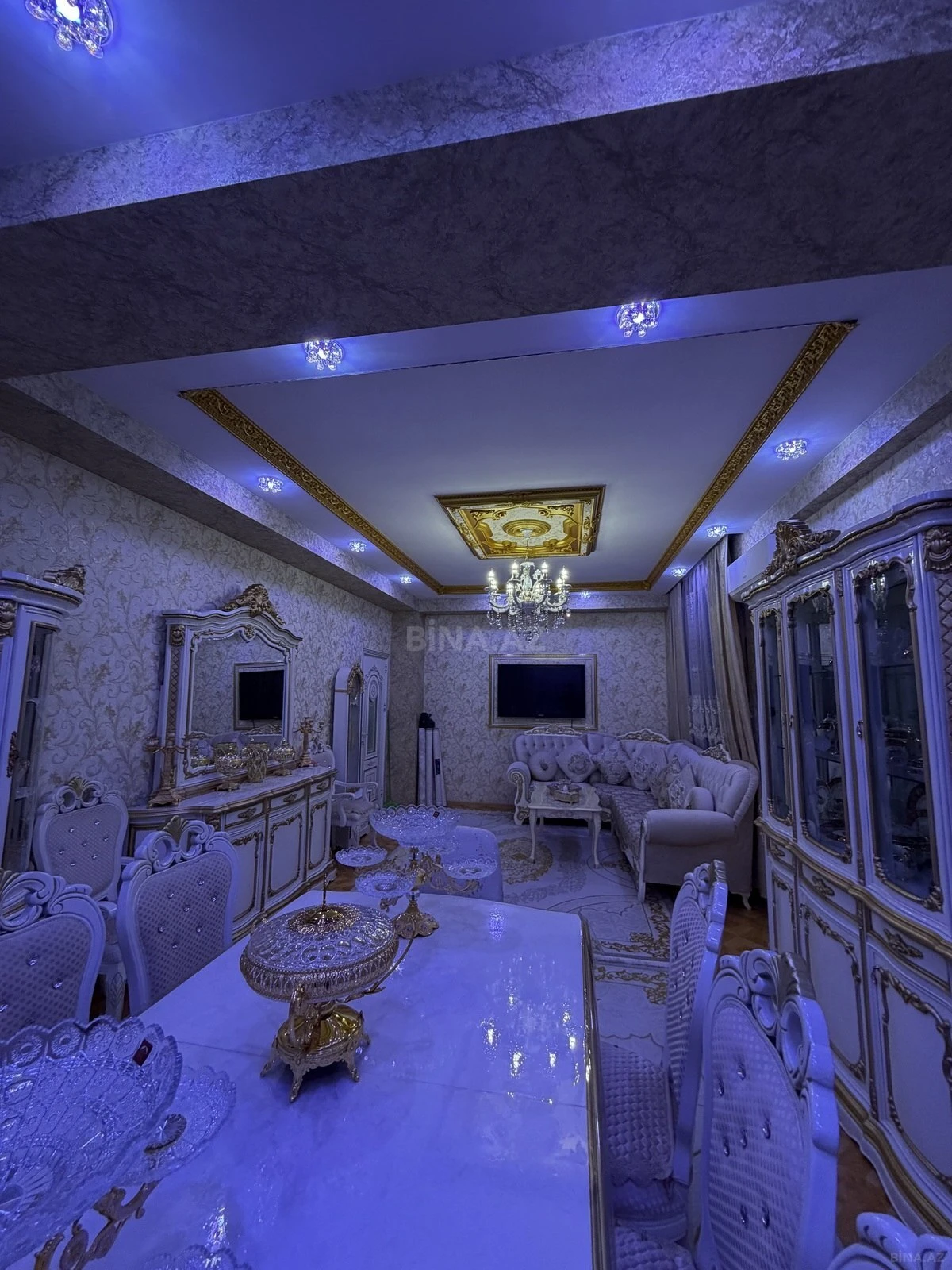 Satılır 3 otaqlı mənzil 126 m²