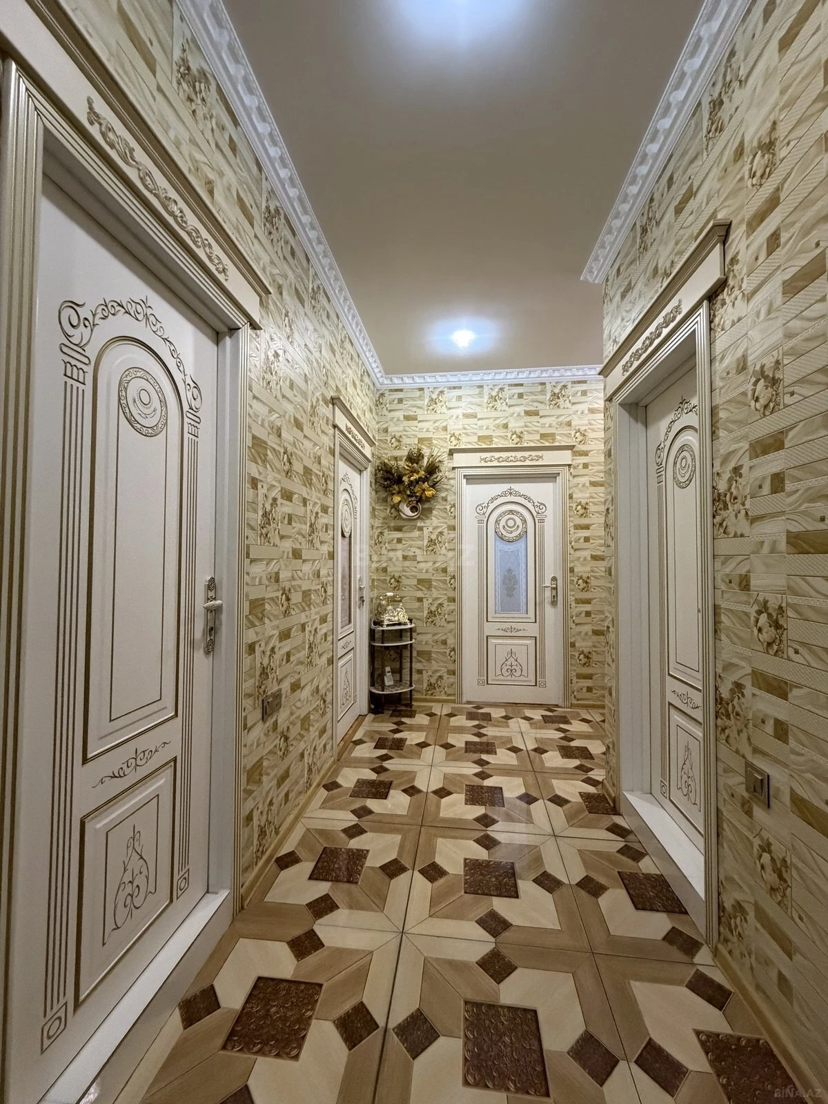 Satılır 3 otaqlı mənzil 126 m²