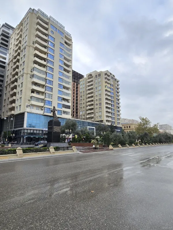 Satılır 2 otaqlı mənzil 101 m²