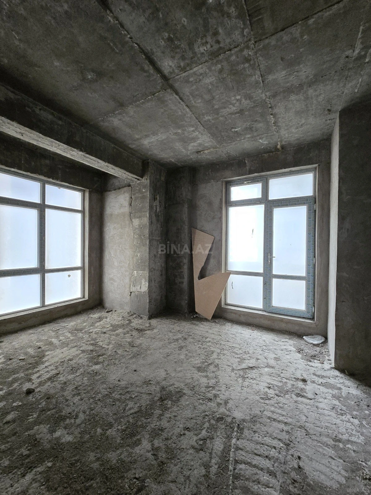 Satılır 2 otaqlı mənzil 101 m²