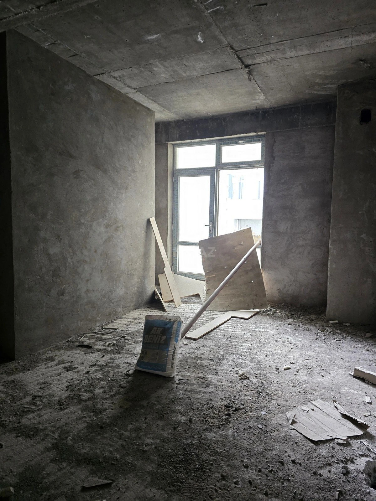 Satılır 2 otaqlı mənzil 101 m²