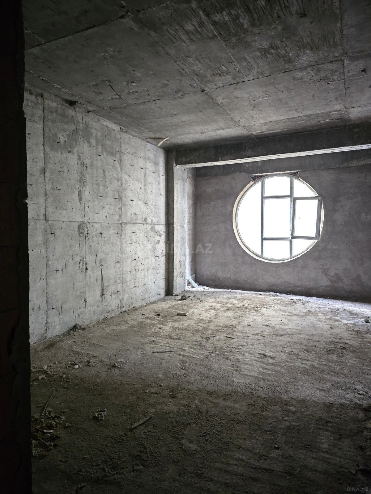 Satılır 2 otaqlı mənzil 101 m²