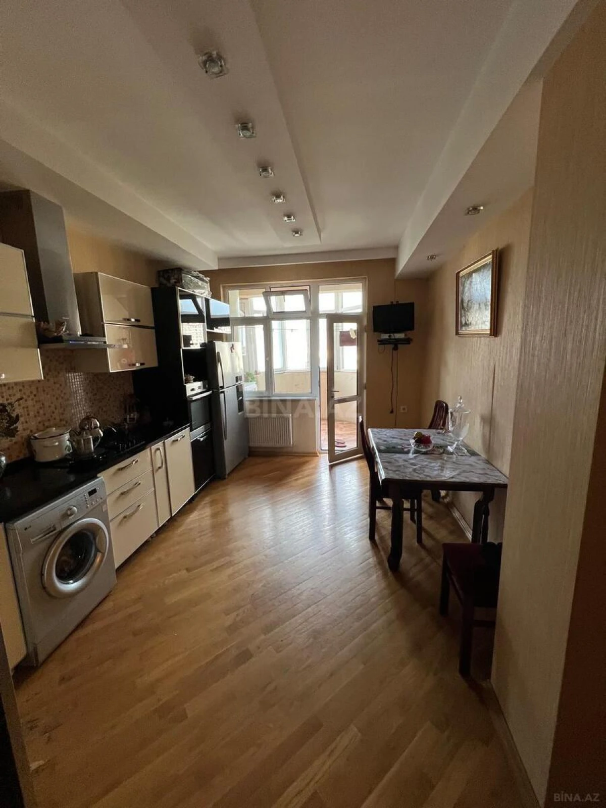 Satılır 3 otaqlı mənzil 132 m²