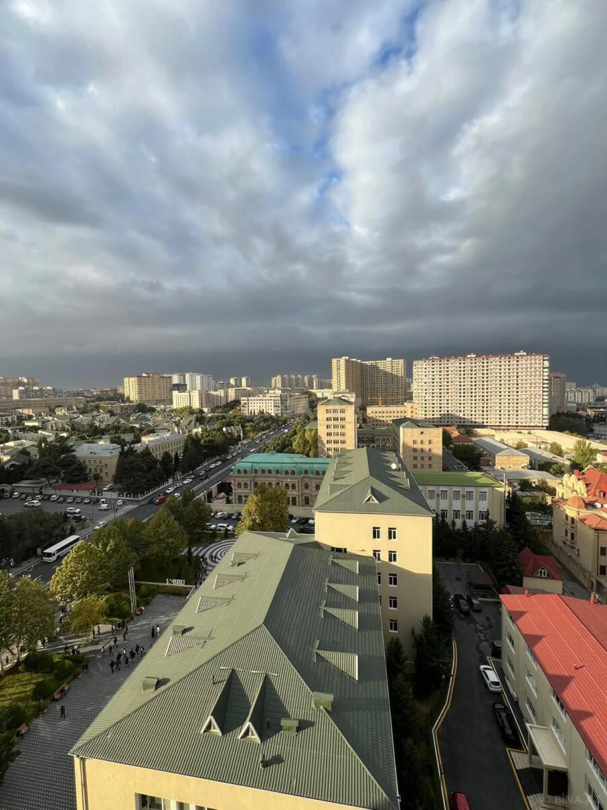 Satılır 3 otaqlı mənzil 132 m²