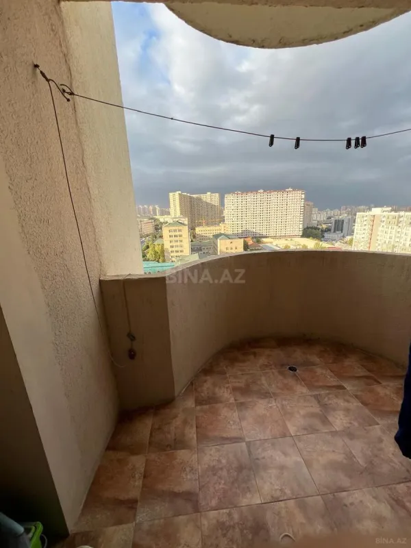 Satılır 3 otaqlı mənzil 132 m²