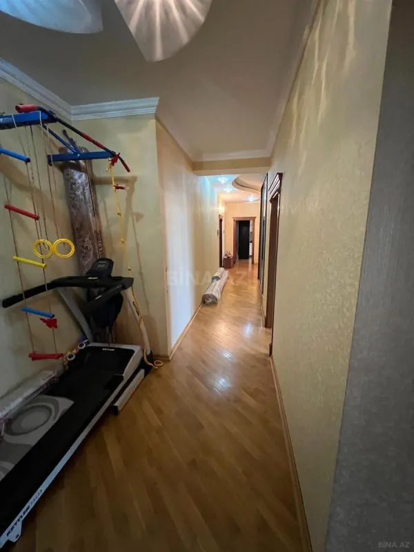 Satılır 3 otaqlı mənzil 132 m²