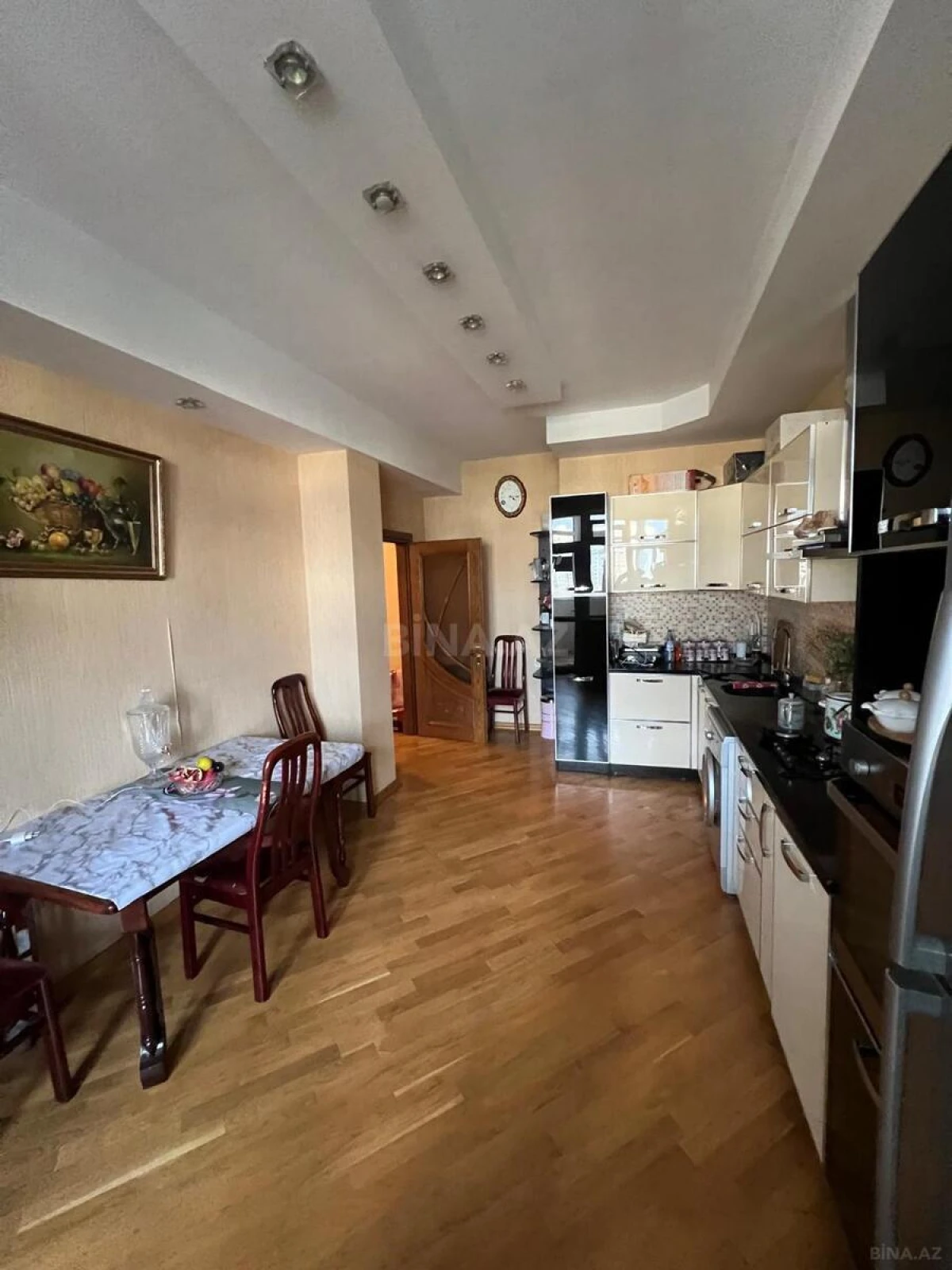Satılır 3 otaqlı mənzil 132 m²