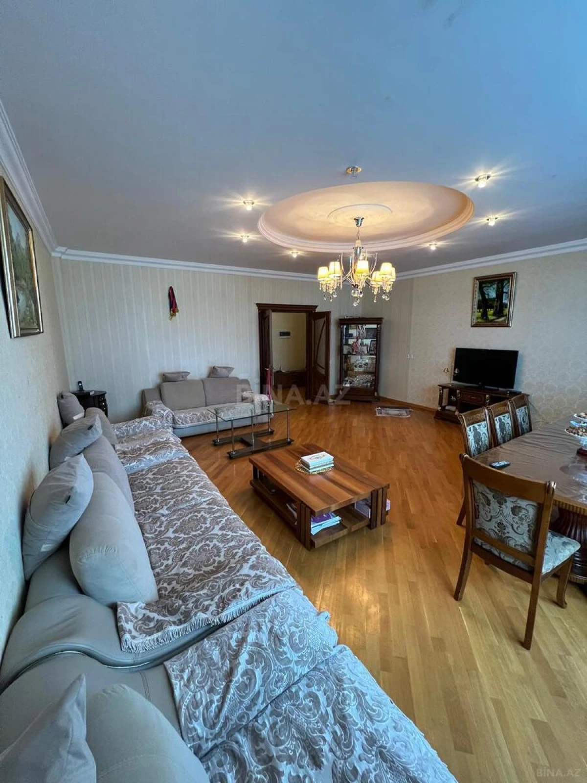 Satılır 3 otaqlı mənzil 132 m²