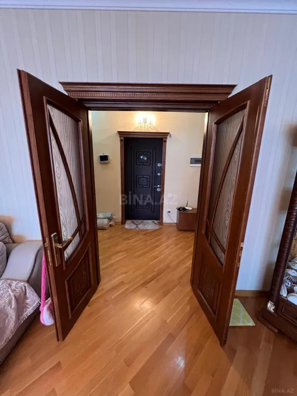 Satılır 3 otaqlı mənzil 132 m²
