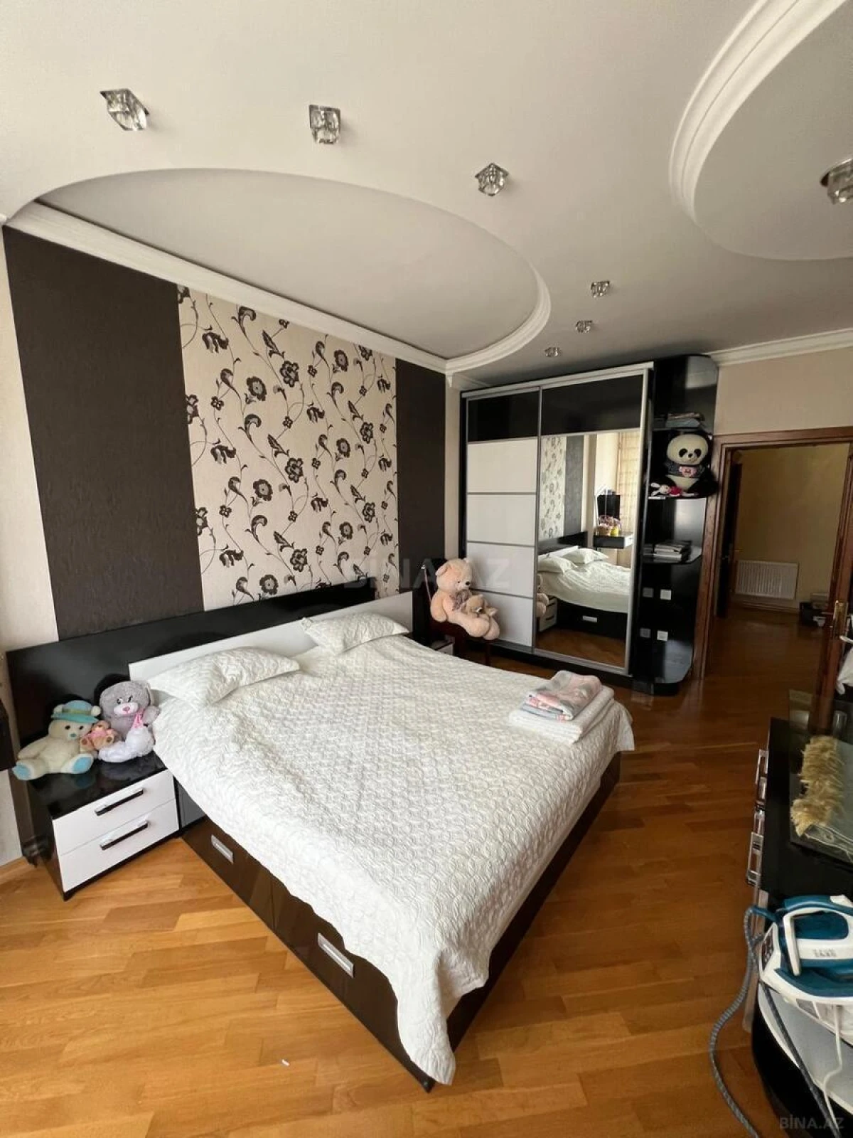 Satılır 3 otaqlı mənzil 132 m²