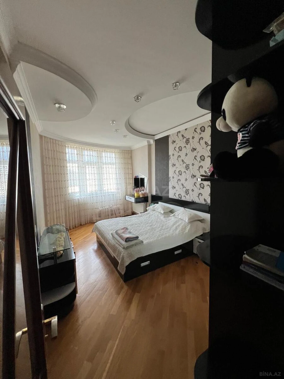 Satılır 3 otaqlı mənzil 132 m²