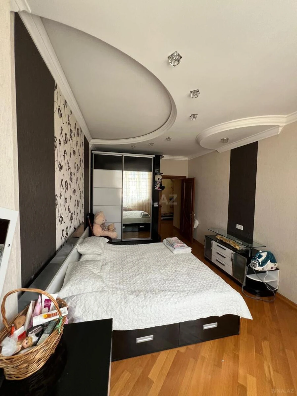 Satılır 3 otaqlı mənzil 132 m²