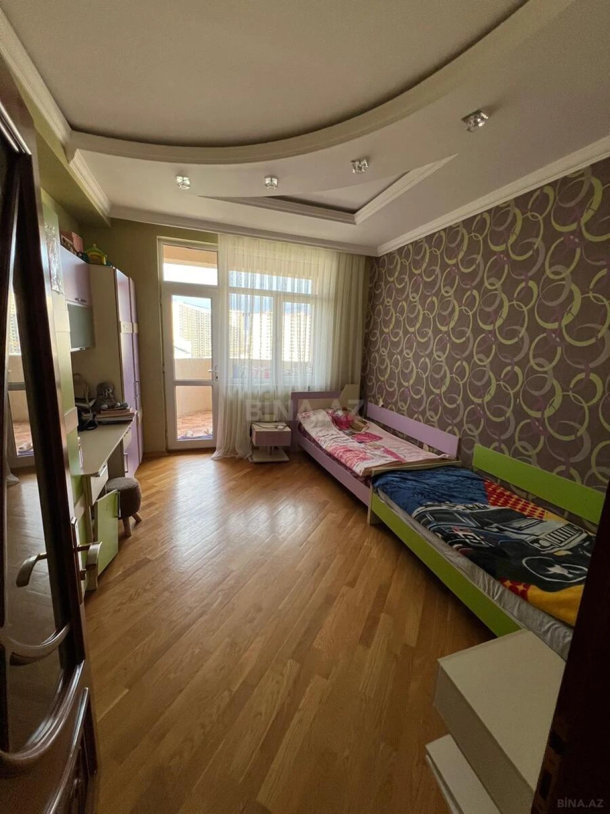 Satılır 3 otaqlı mənzil 132 m²
